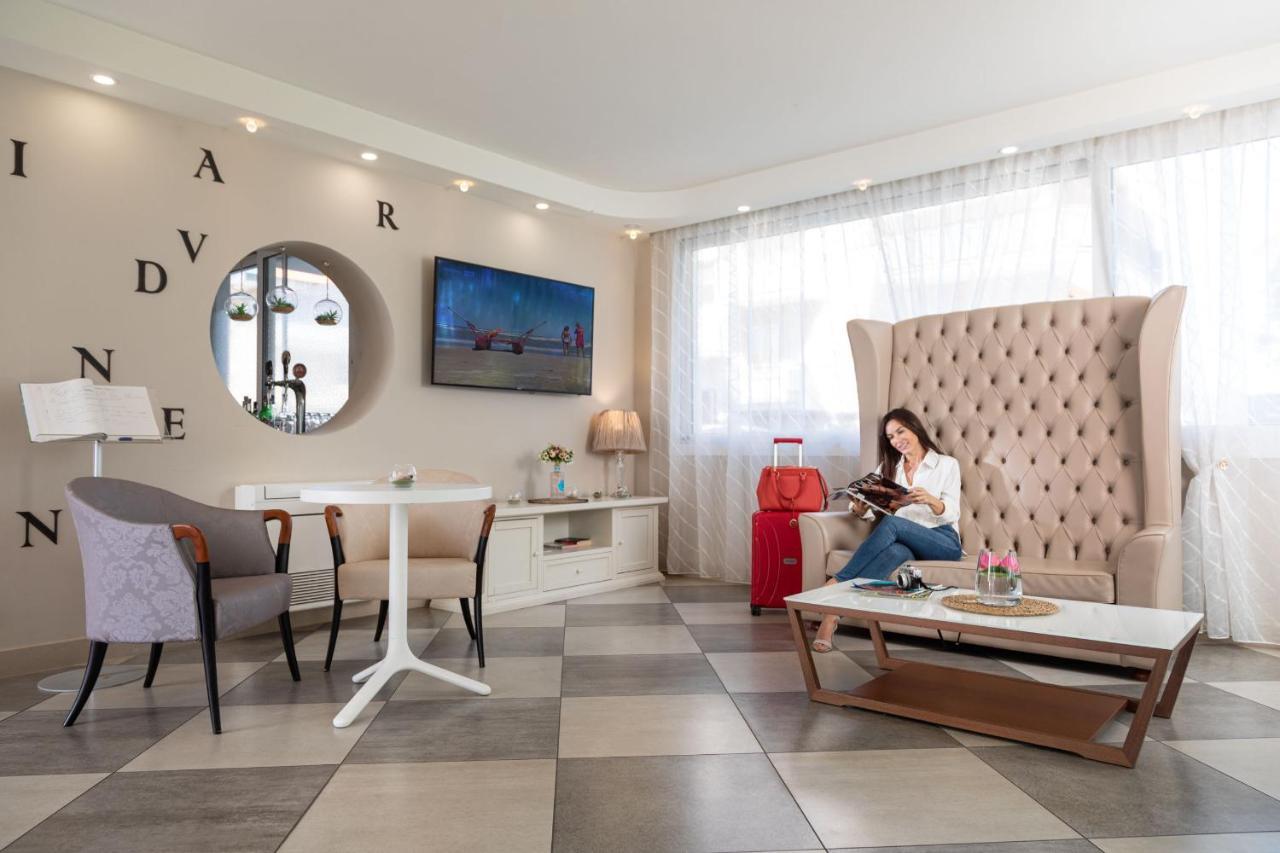 Nero D'Avorio Apartments Rimini Exterior photo